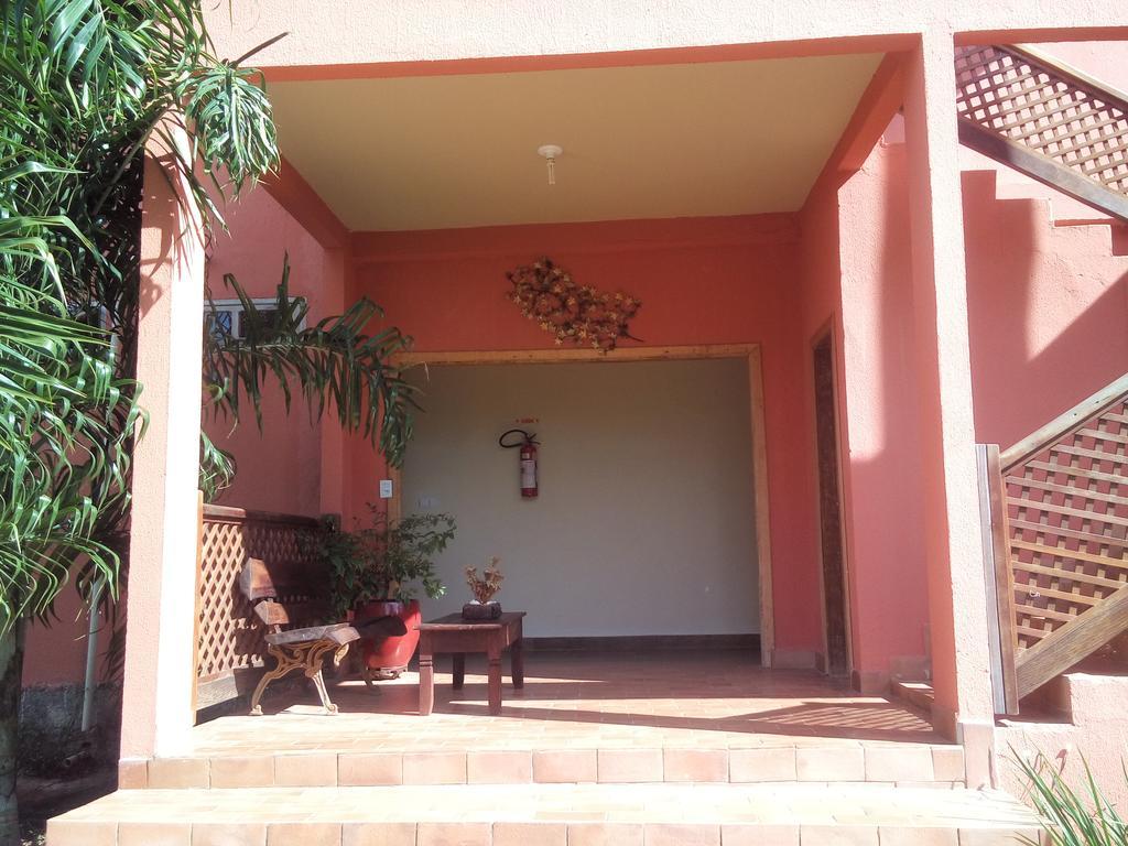 Pousada Recanto Do Cerrado Neropolis Exterior photo